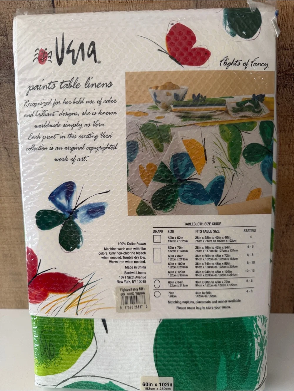 NWT Vera Neumann “Flights of Fancy” Tablecloth and 8 napkins set NOS